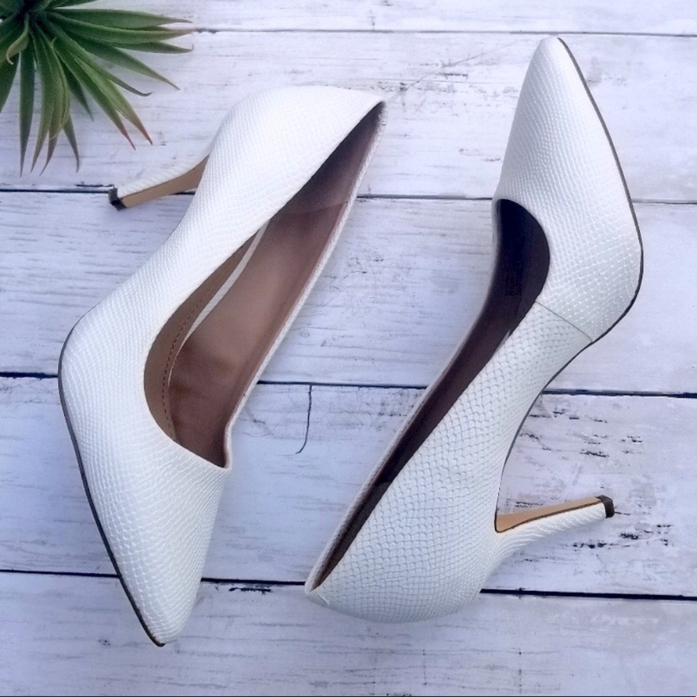BCBG Pumps 🤍🤍🤍